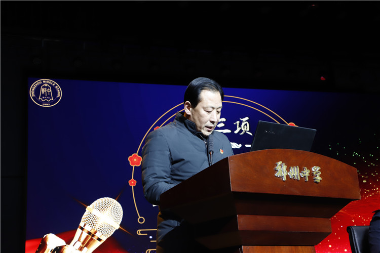 郑州中学党委委员、工会主席杨国忠汇报2021年工会工作计划.JPG