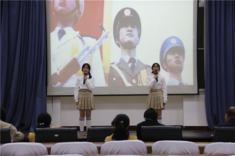 七年级23班学生演绎《中国梦》.JPG