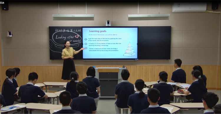 图片2：郑州中学田迪老师进行课例展示.png