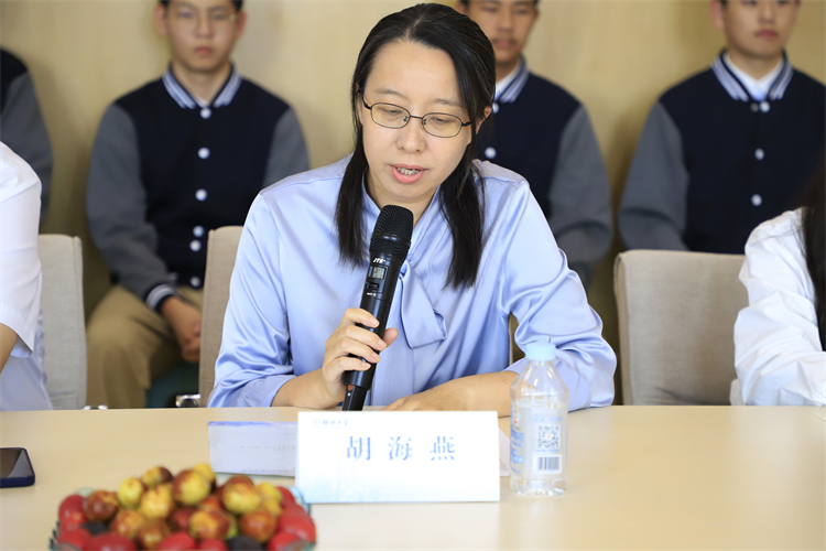 图片4：郑州中学国际部外事专员胡海燕老师发言.JPG