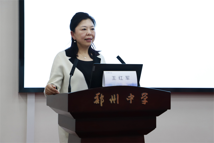 图片7：中国教育国际交流协会中学分会副秘书长王红军博士作报告.JPG