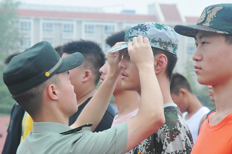 图片3：整理军容.JPG