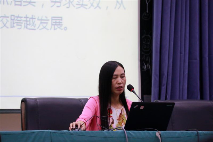 图片2高中部教科室副主任徐利霞发言.jpg