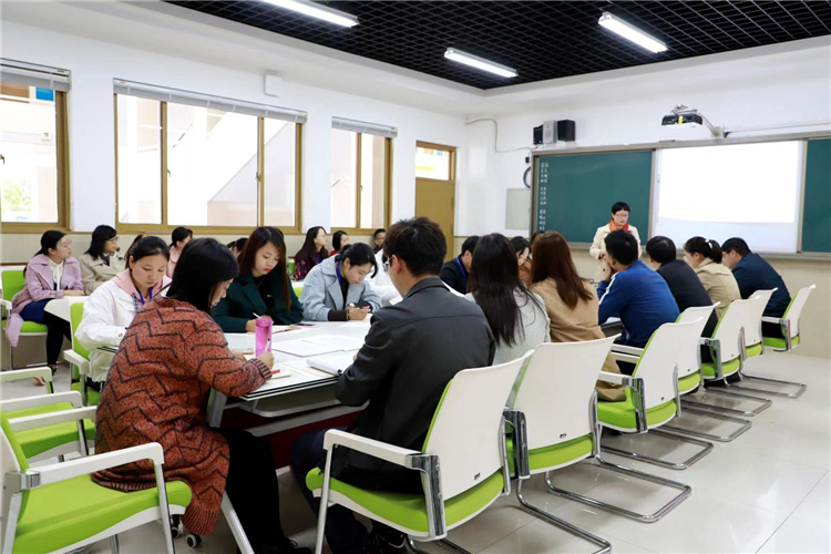 孙桂玲老师带领大家学习ATL主要内容.jpg