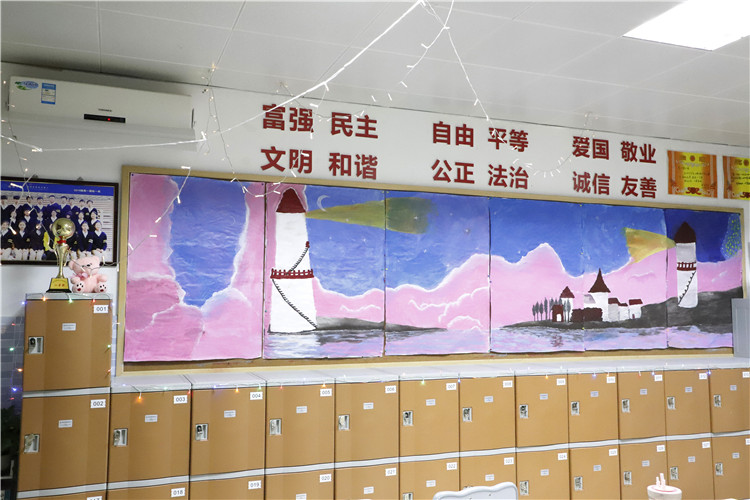 图片7：高二国际1班班级文化布置.JPG