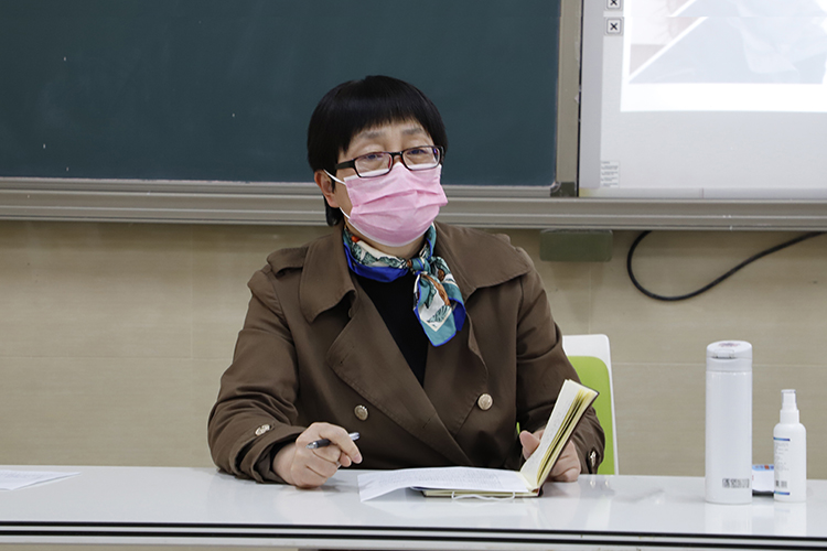 郑州中学副校长孙桂玲作招生动员讲话.jpg
