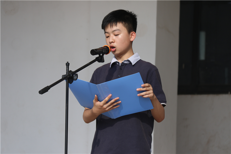 学生代表发言.jpg
