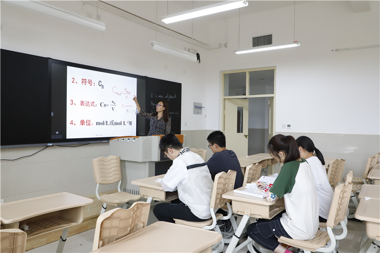 国际化学竞赛辅导课四人班.JPG