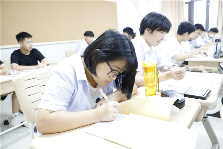 聚精会神记笔记.jpg