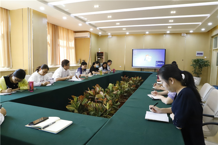 郑州中学党委委员、校长助理田玉宝安排部署国际部新学期德育工作.JPG