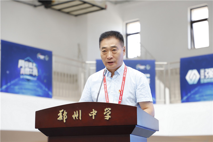 郑州中学党委副书记、副校长薛善广致辞.JPG