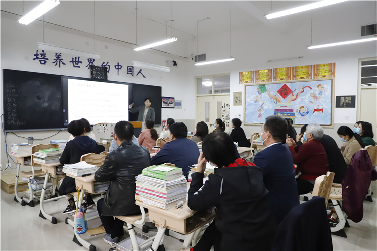 图片6：高二国际3班汇报班级学习任务.JPG