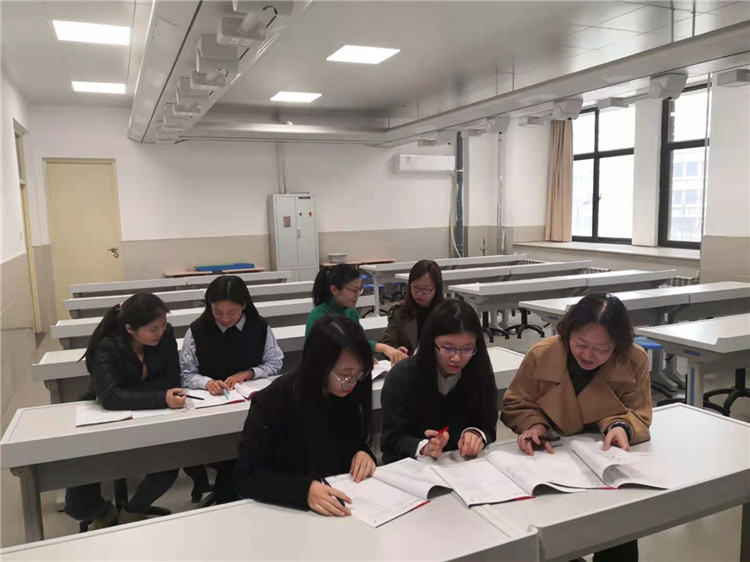 试卷评估会.jpg