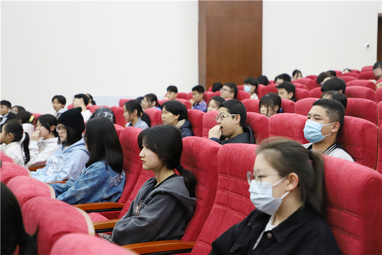 会场座无虚席.JPG