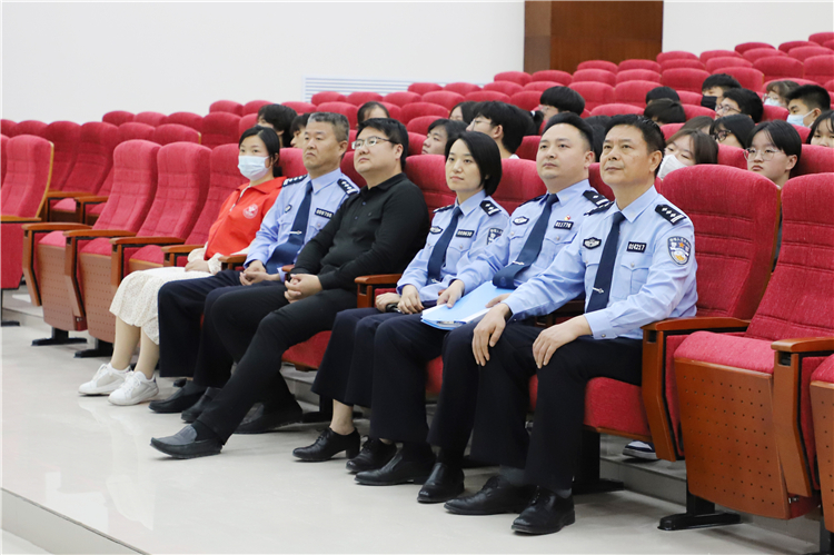 报告会现场.jpg