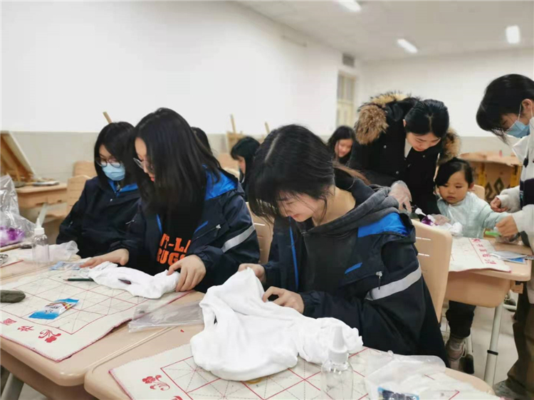 李佳琪 扎染社团活动.jpg