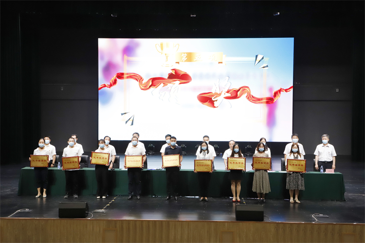 为先进集体颁奖.JPG