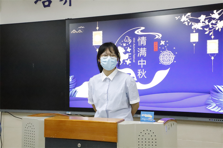 高一2 主持人自我介绍.JPG