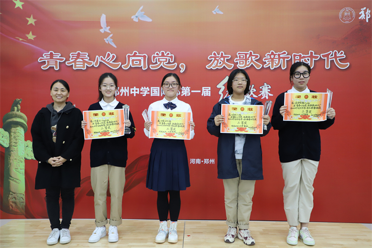 图片11：为获”二等奖“班级颁奖.JPG
