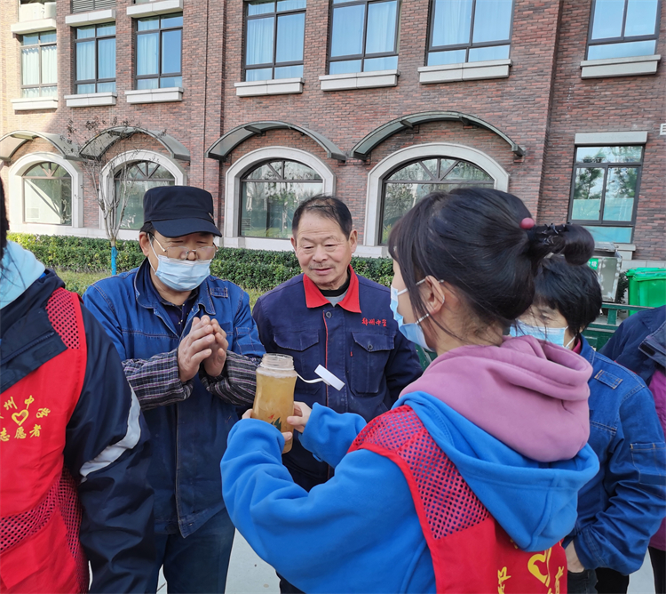 图5：为保洁盛装梨羹.jpg