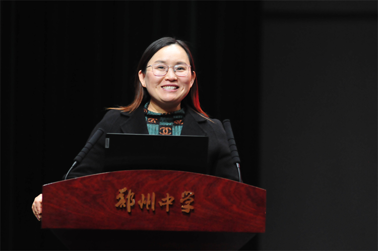 图5教务副主任卢智娟分享个人感悟.jpg