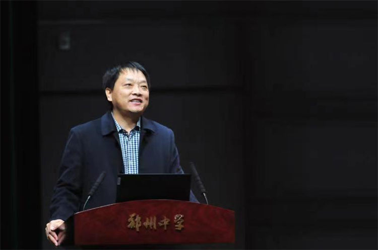 图6教务主任屈丙辰总结发言.jpg