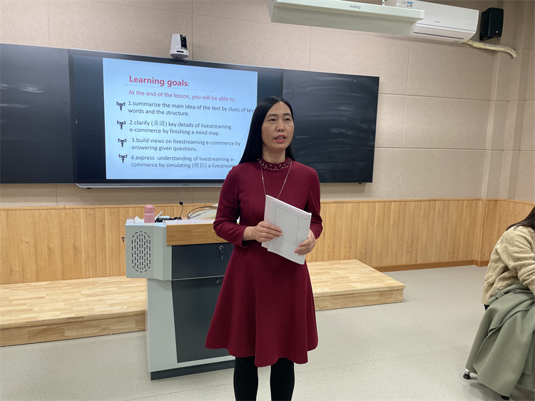 图7：徐主任勉励各位教师.jpg