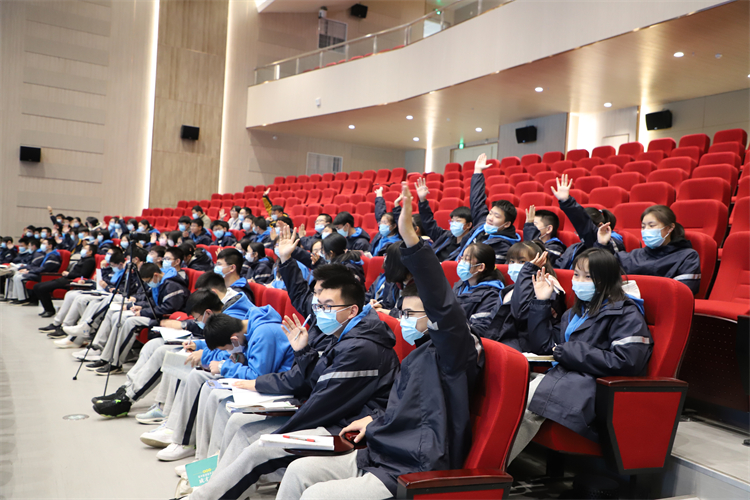 图片4：学生积极参与互动.JPG