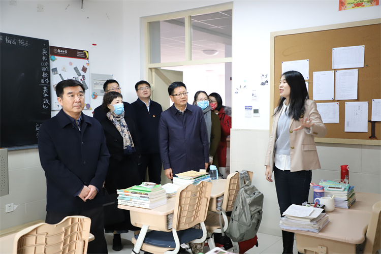 走进国际班教室.jpg