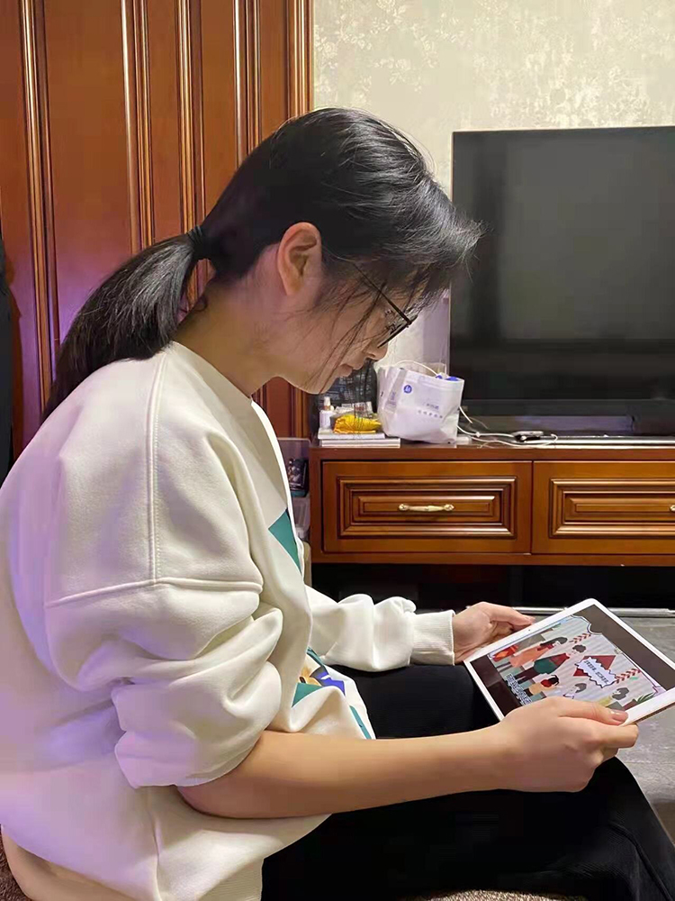 学生认真学习新春文明礼仪3.jpg