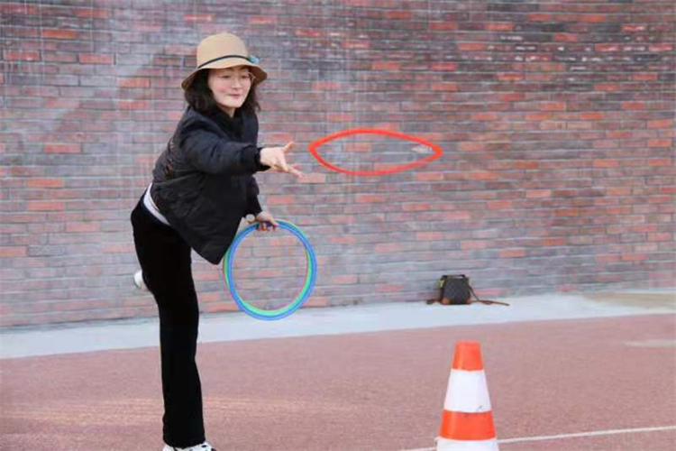 图5刘瑾老师套圈.jpg