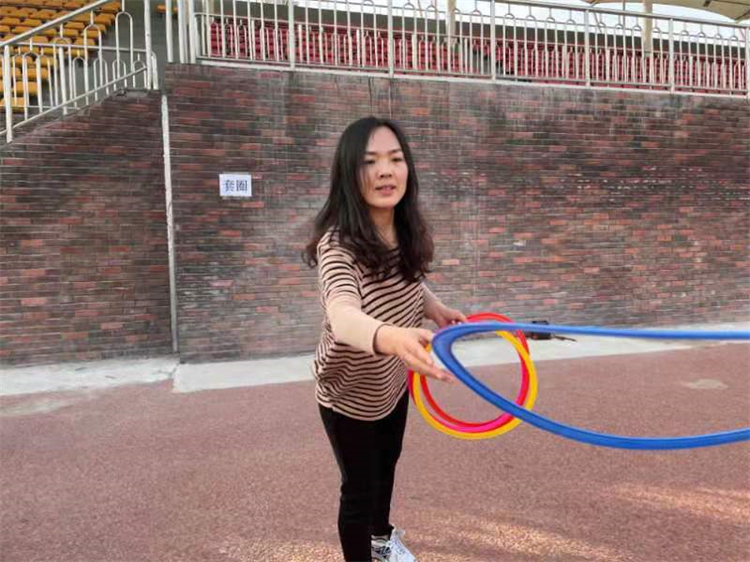 图6张俊敏老师套圈.jpg