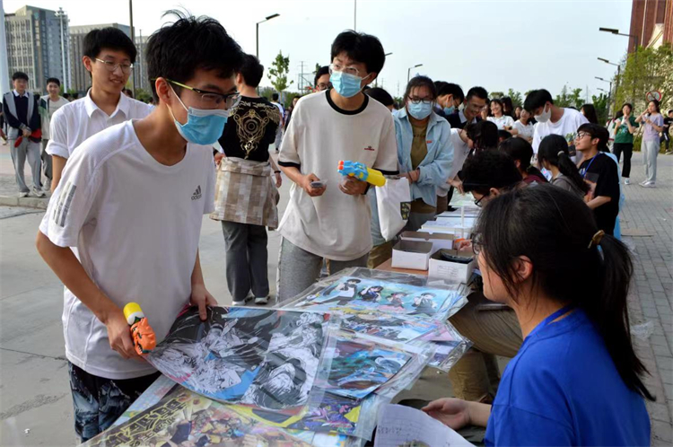 图7：热闹的跳蚤市场.jpg