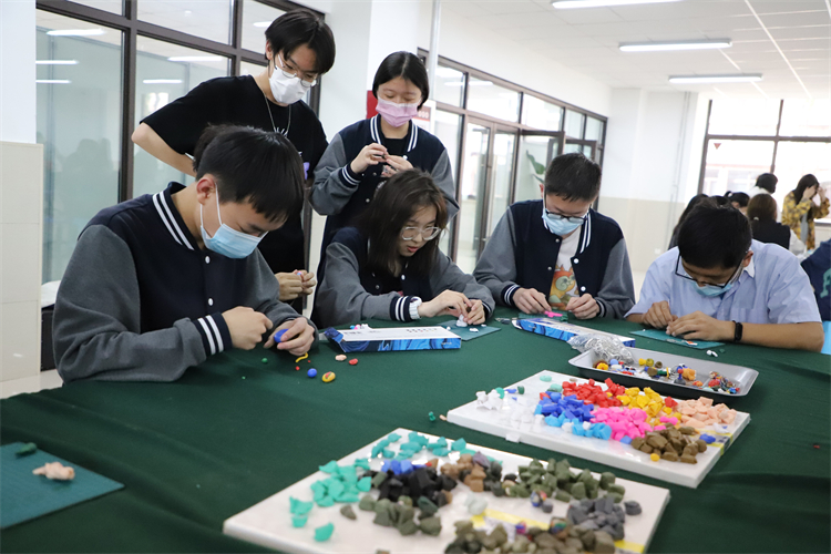 图片11：陶艺塑造.JPG