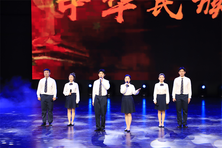 图片8：诗朗诵《读中国》.JPG