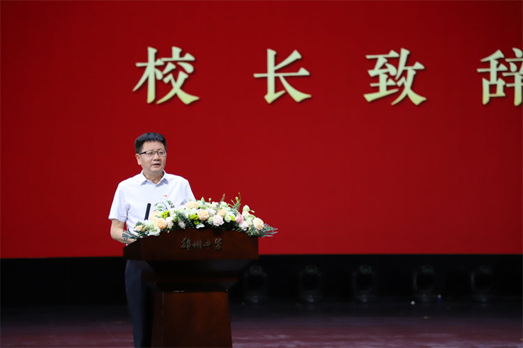 图 郑州中学校长高正起致辞.JPG