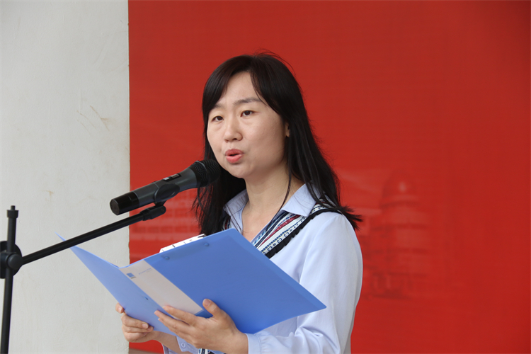 教师代表彭华发言.JPG