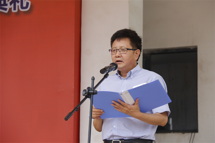 郑州中学党委书记、校长高正起发表热情洋溢的致辞 (2).JPG