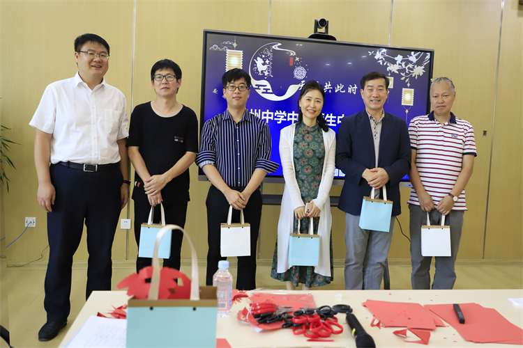 图片16：与韩方教师合影留念.JPG