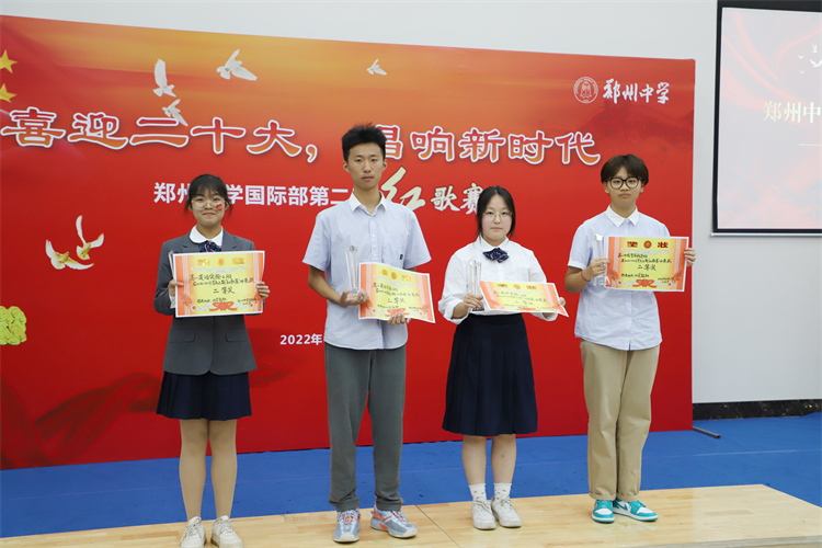 图片12：为二等奖获得班级颁奖.JPG