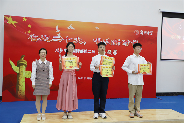 图片13：为一等奖获得班级颁奖.JPG