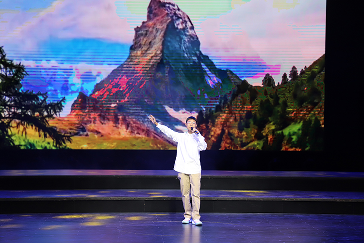 选手演唱《知足》.jpg