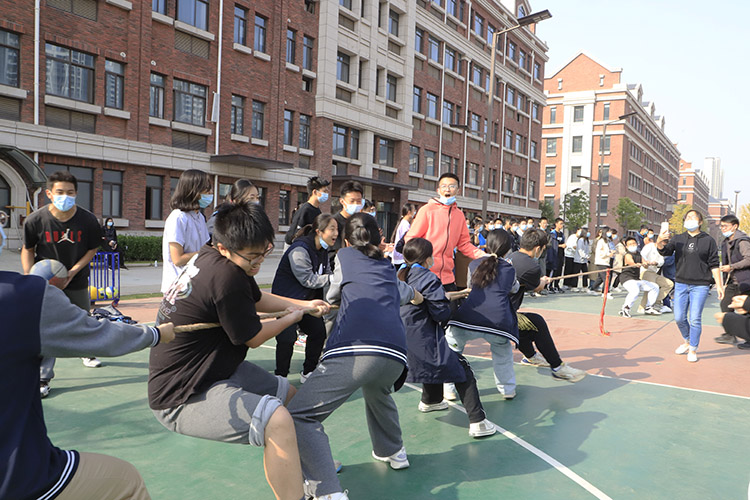 图片2：拔河比赛，角逐激烈.JPG