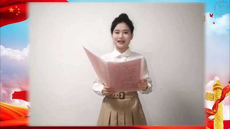 图 高二11班刘雨昕做国旗下演讲.jpg