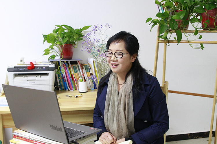 徐小娜老师与学生和家长畅谈未来规划.jpg