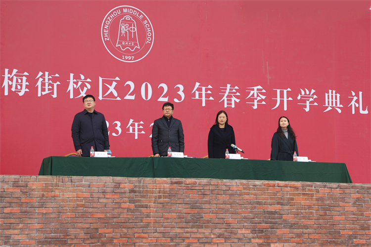 图片1 升国旗，奏唱国歌.JPG