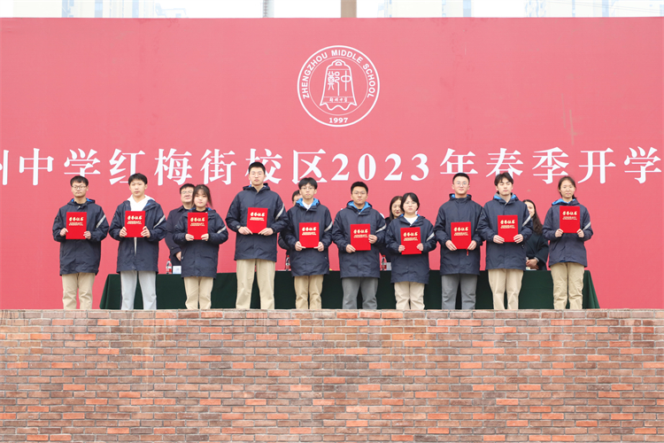 图片5 优秀班集体代表合影留念.jpg