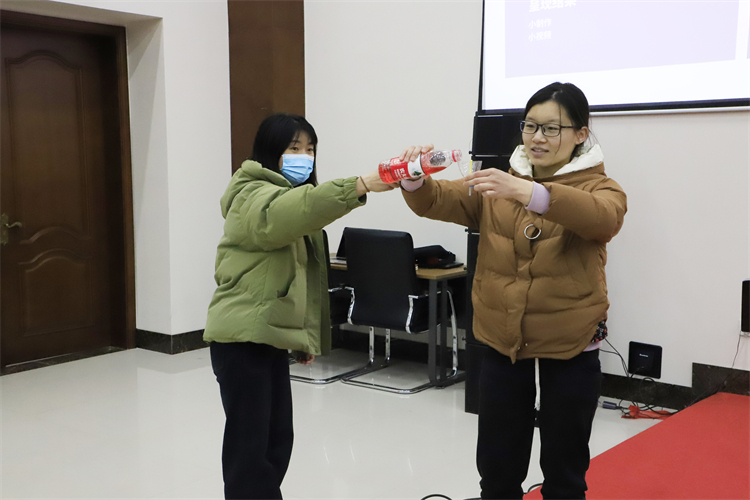 图片1 Wuli悟理物理课程教师方志慧做课程宣讲 .JPG
