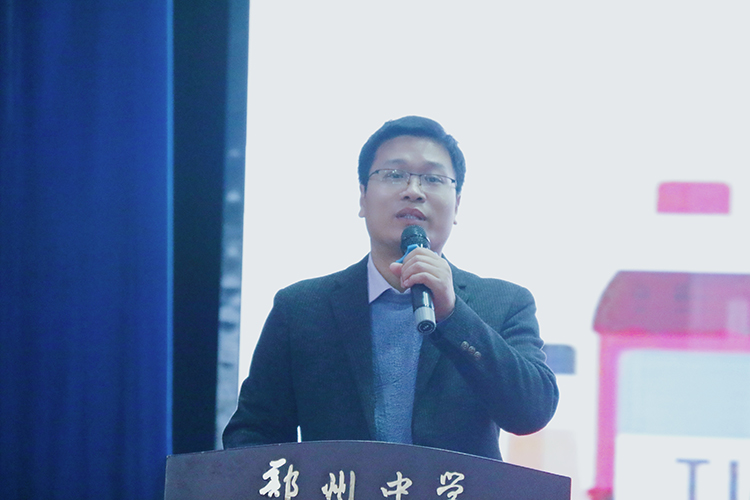 图片4：张迎宾主任介绍家校沟通原则.jpg