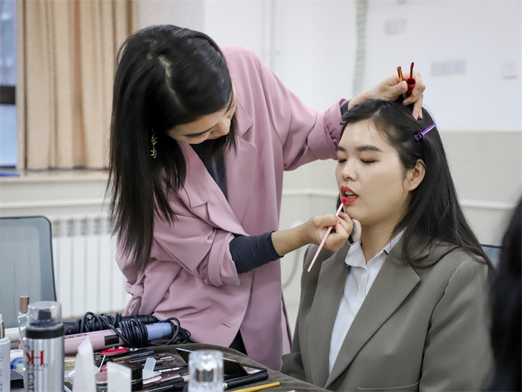 图片9：美妆体验现场.jpg